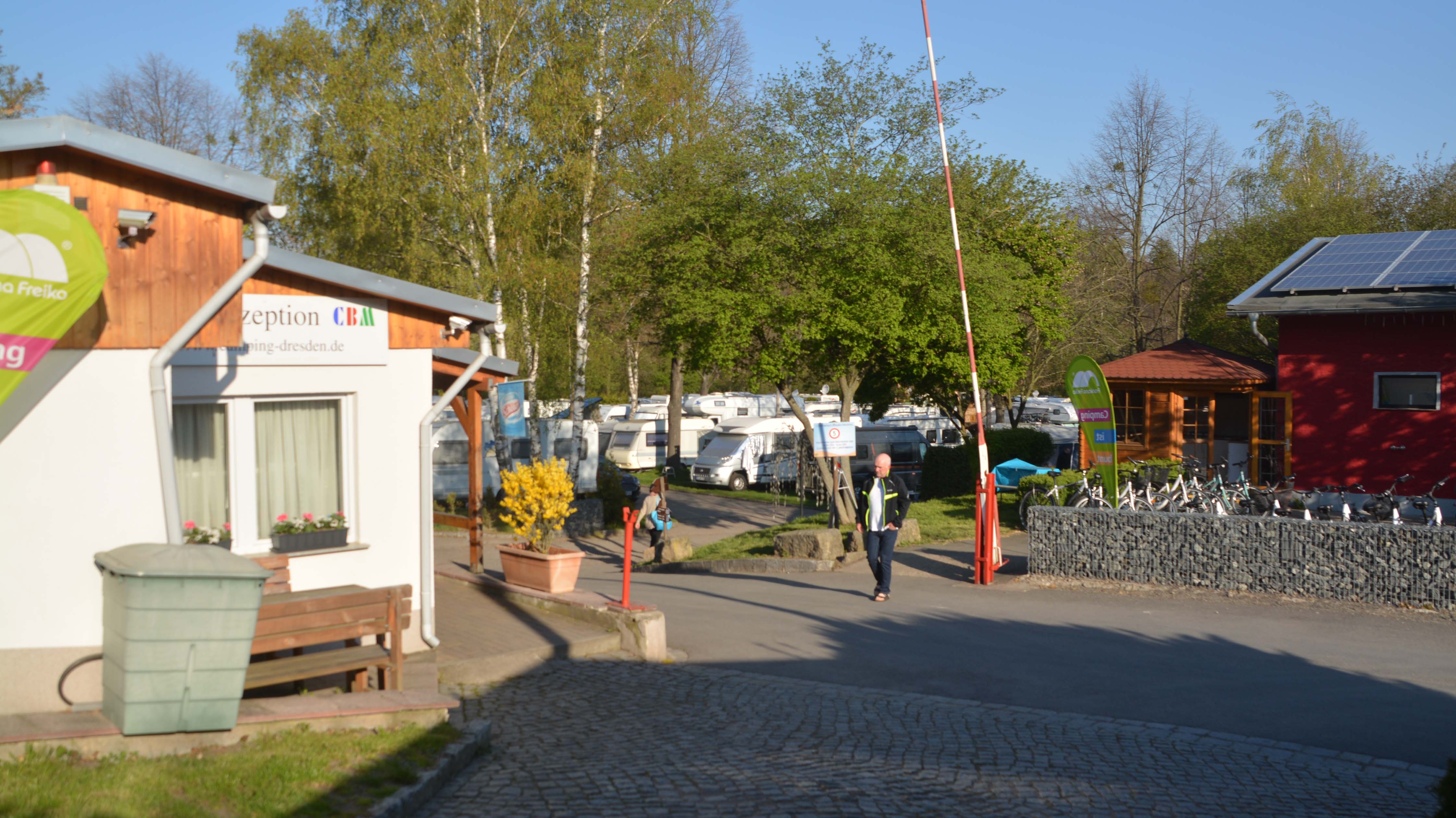 Dresden ist ein Schmuckstück Bikeing, Hikeing & Sightseeing in Europe