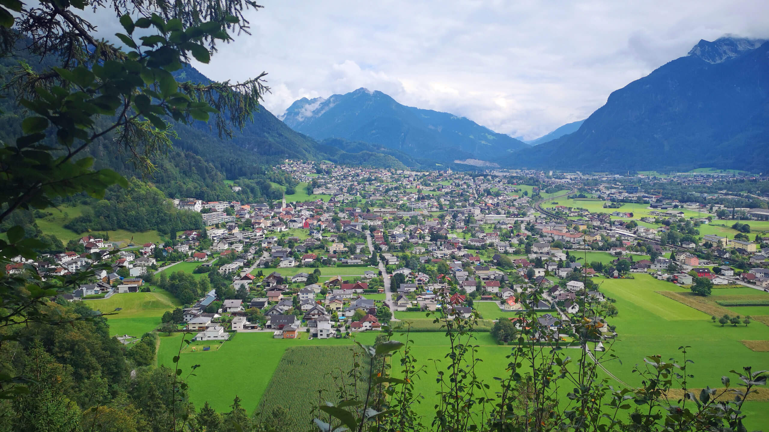 Blick auf Nüziders und Bludenz - www.amliebstenweg.de